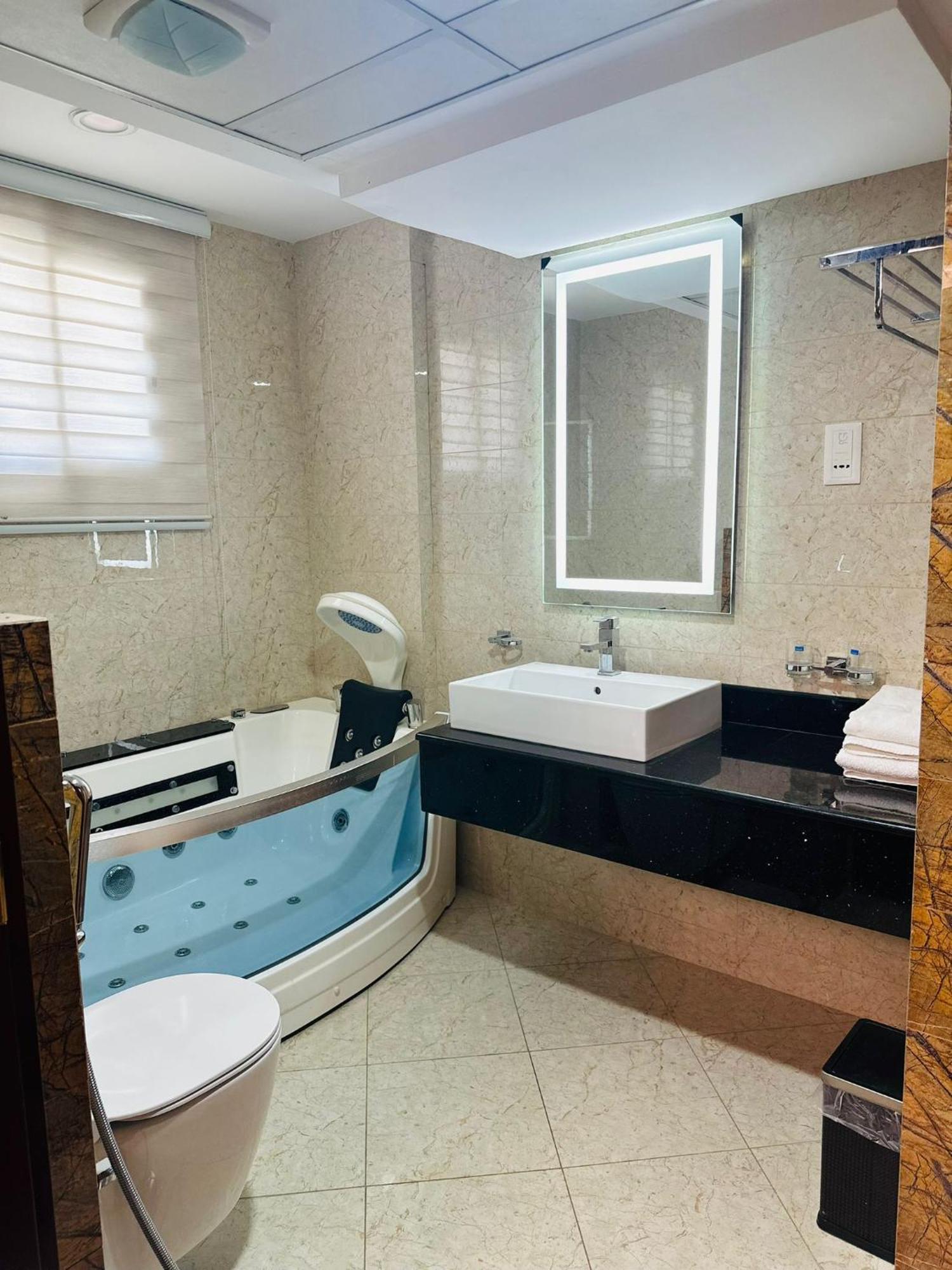 Saxophone Suites Al Al Muharraq Exterior foto